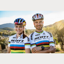 SCOTT-SRAM-2019-team portrait-Kate Courtney-Nino Schurter-by Jordan Haggard_190118_0651.jpg | © Jordan Haggard